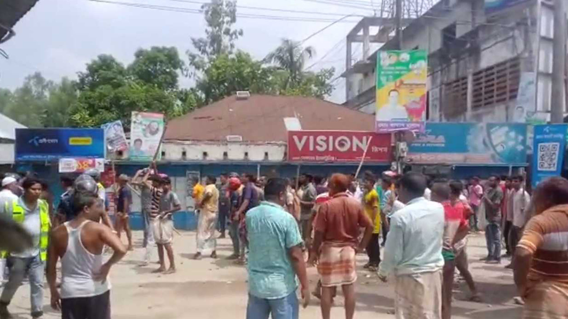 ইফতারির সময় ৪ গ্রামবাসীর সংঘর্ষে আহত ২০